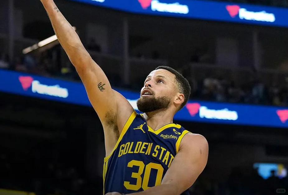 利记-勇士不敌掘金，库里单核难扭转颓势