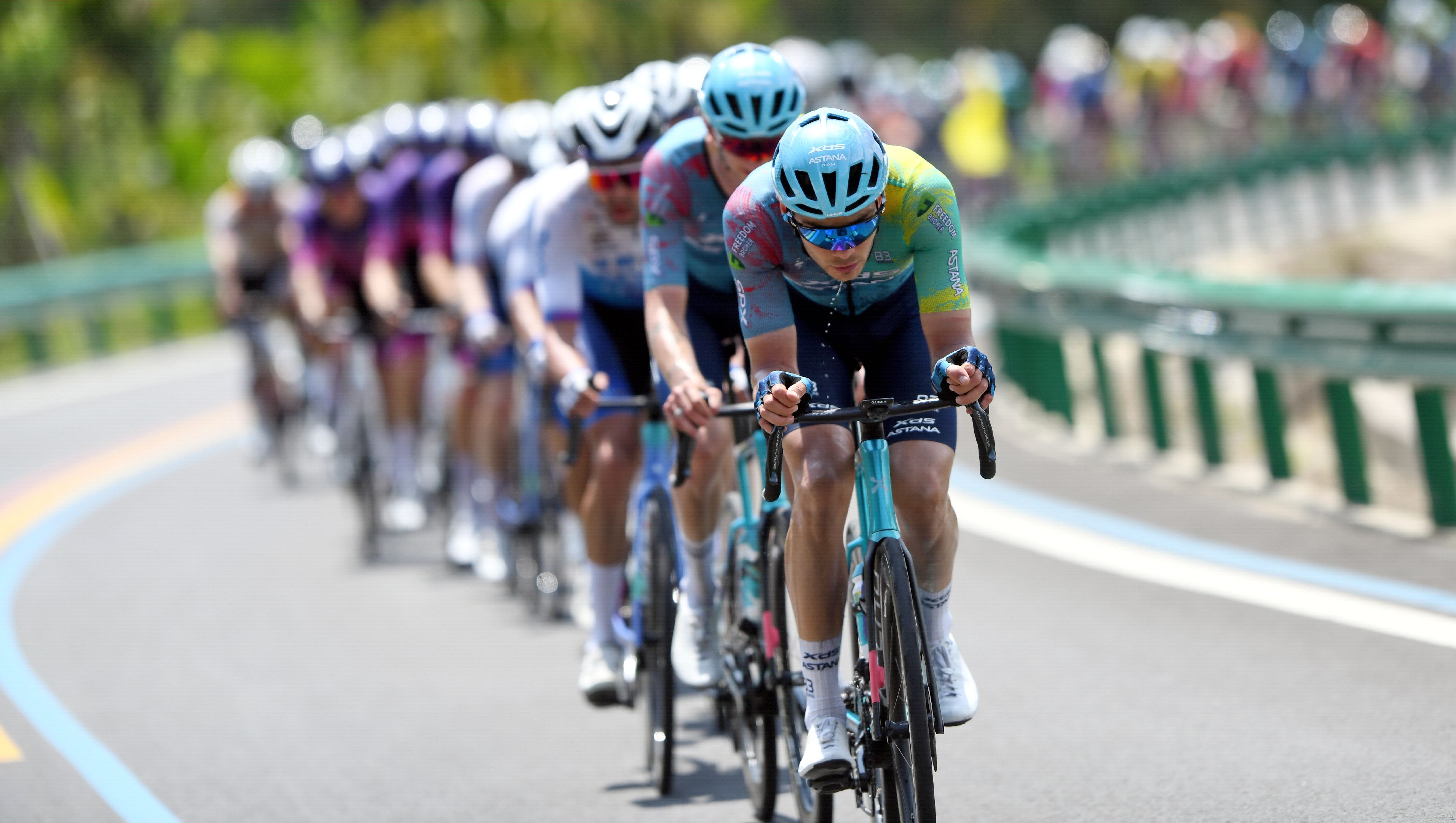 利记官网-冲刺终点：自行车选手冲刺成功