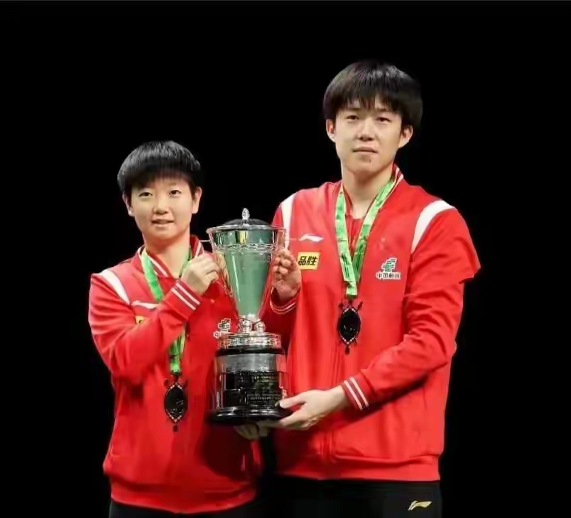 利记官网-柏林奥运会颁奖典礼隆重举行，选手欢声笑语共庆功绩