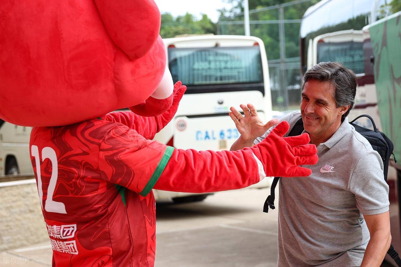 利记-沙尔克04传闻大换血，球员调整或开启