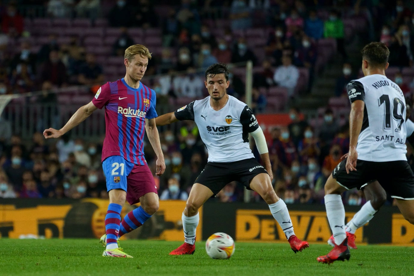 利记官方网站-瓦伦西亚教练组举行战术讨论会