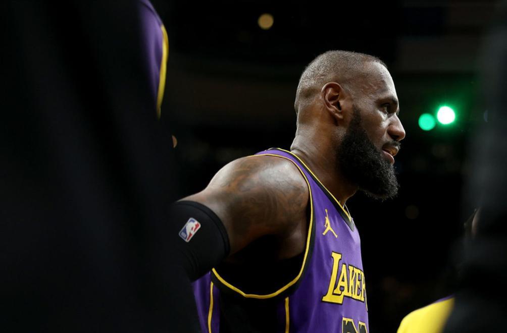 利记-阿卡贝特梅开二度，助球队获胜