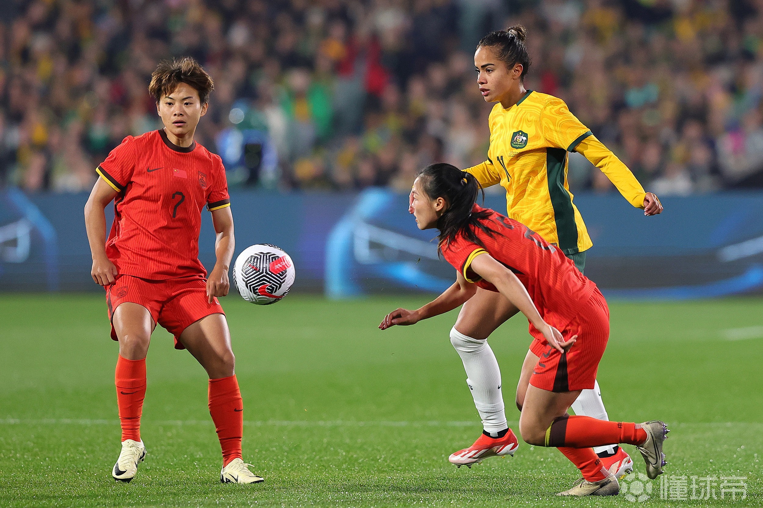 利记平台-中国女足队员精湛技艺打动全场观众